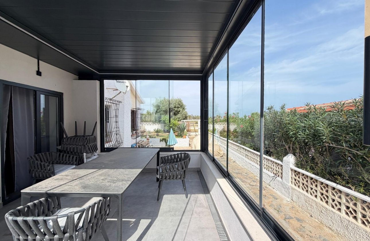 Resale - Villa -
Torrevieja - Punta Prima