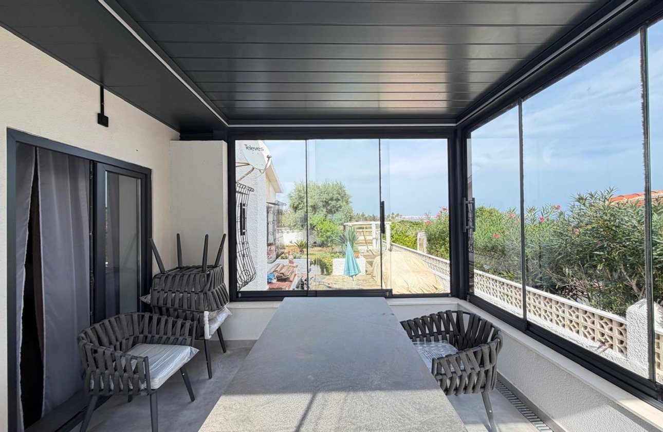 Resale - Villa -
Torrevieja - Punta Prima