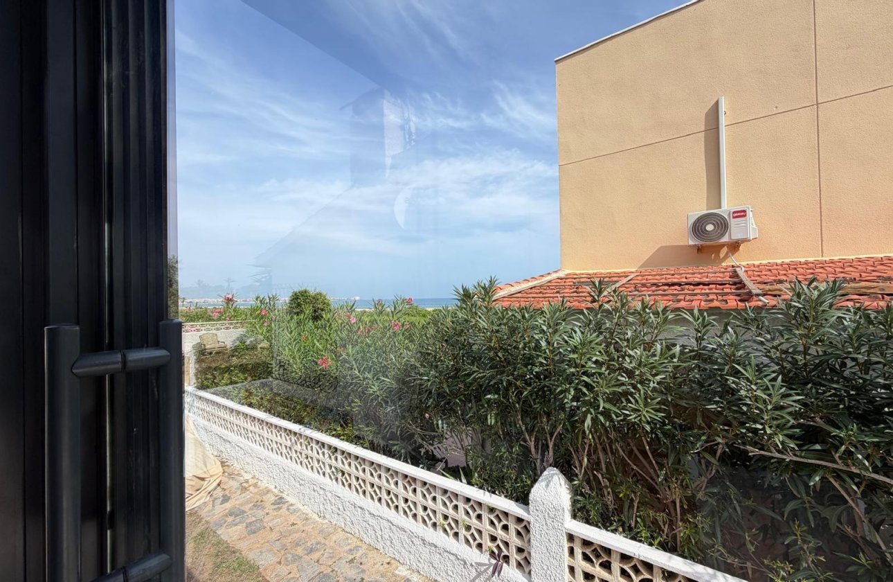 Resale - Villa -
Torrevieja - Punta Prima