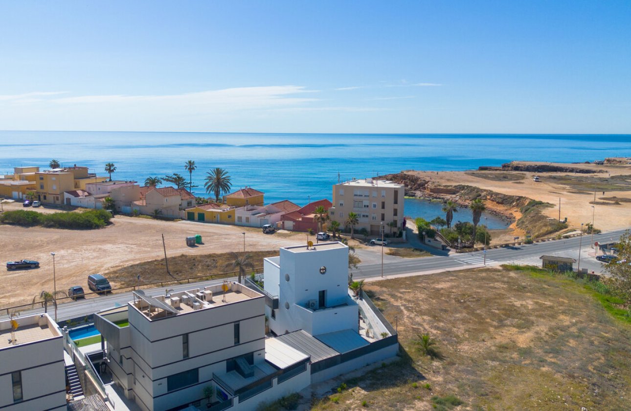 Resale - Villa -
Torrevieja - Rosaleda