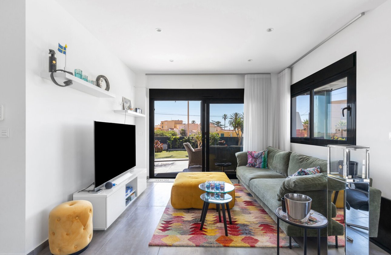 Resale - Villa -
Torrevieja - Rosaleda