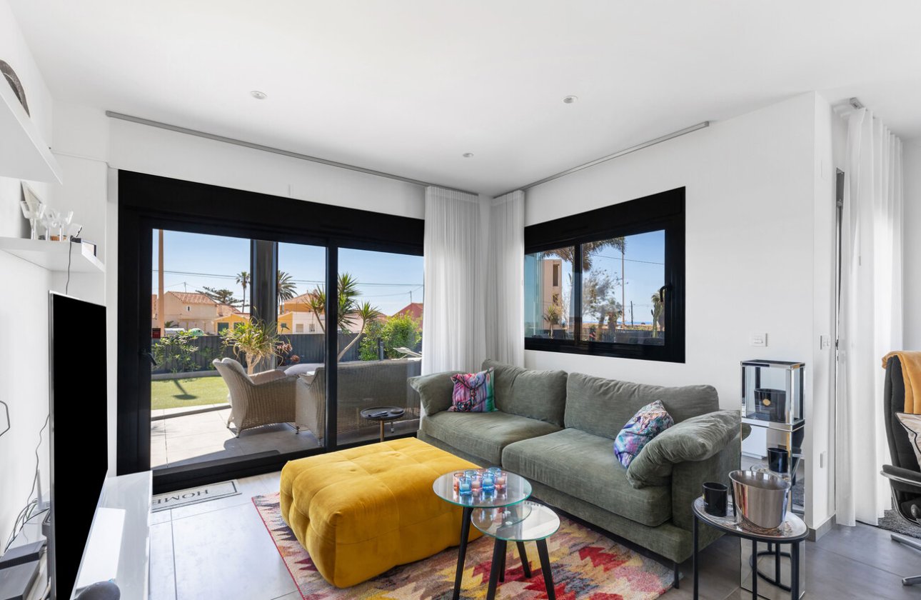 Resale - Villa -
Torrevieja - Rosaleda