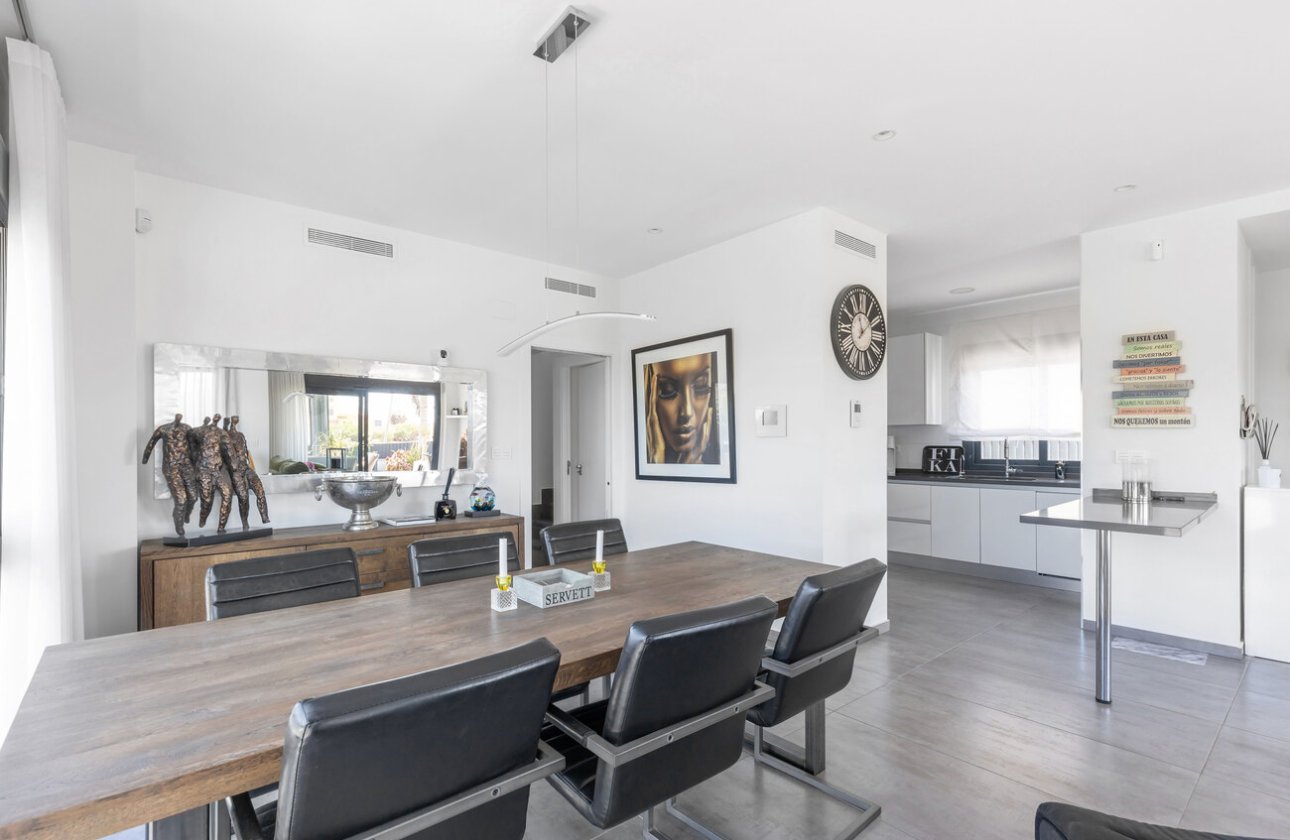 Resale - Villa -
Torrevieja - Rosaleda