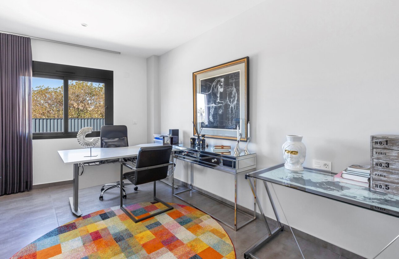 Resale - Villa -
Torrevieja - Rosaleda