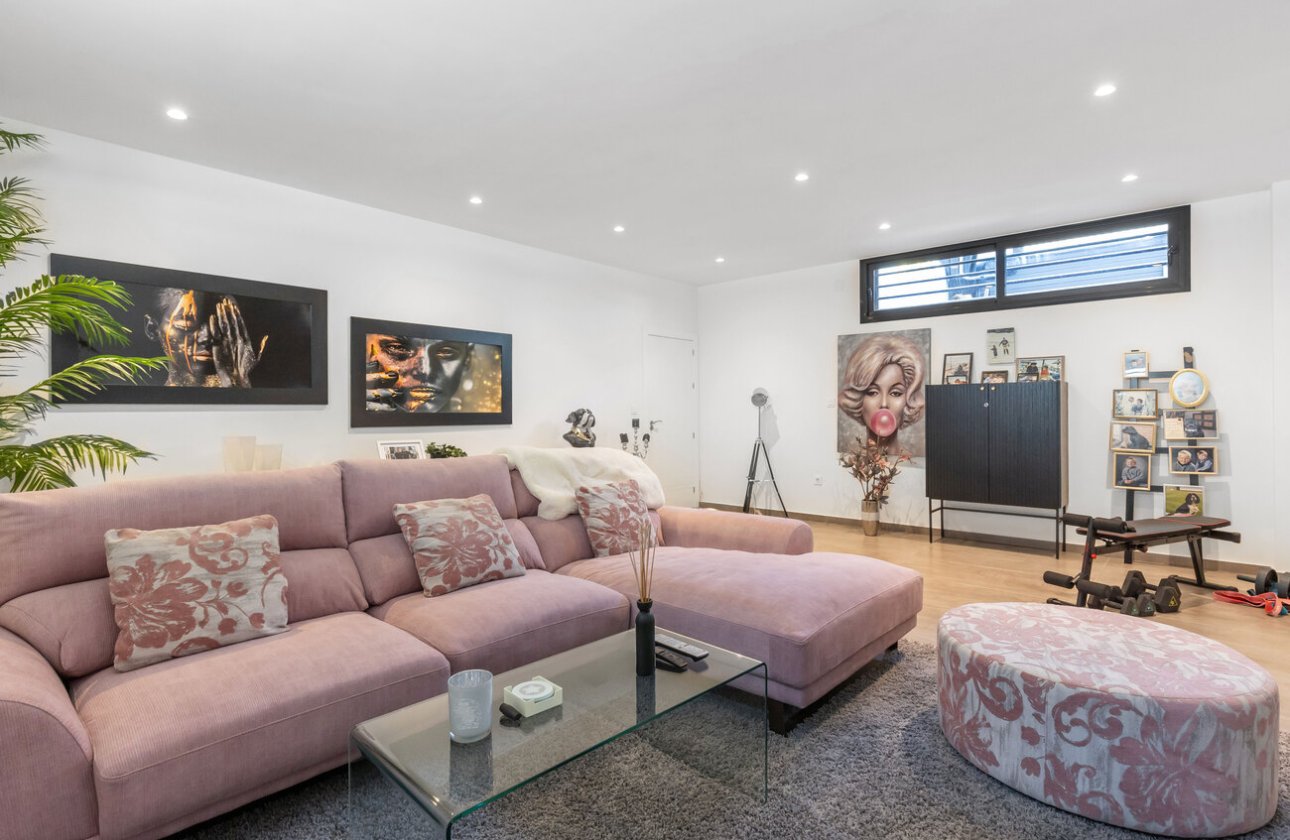 Resale - Villa -
Torrevieja - Rosaleda