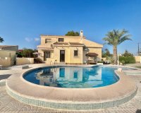 Resale - Villa -
Torrevieja - San Luis