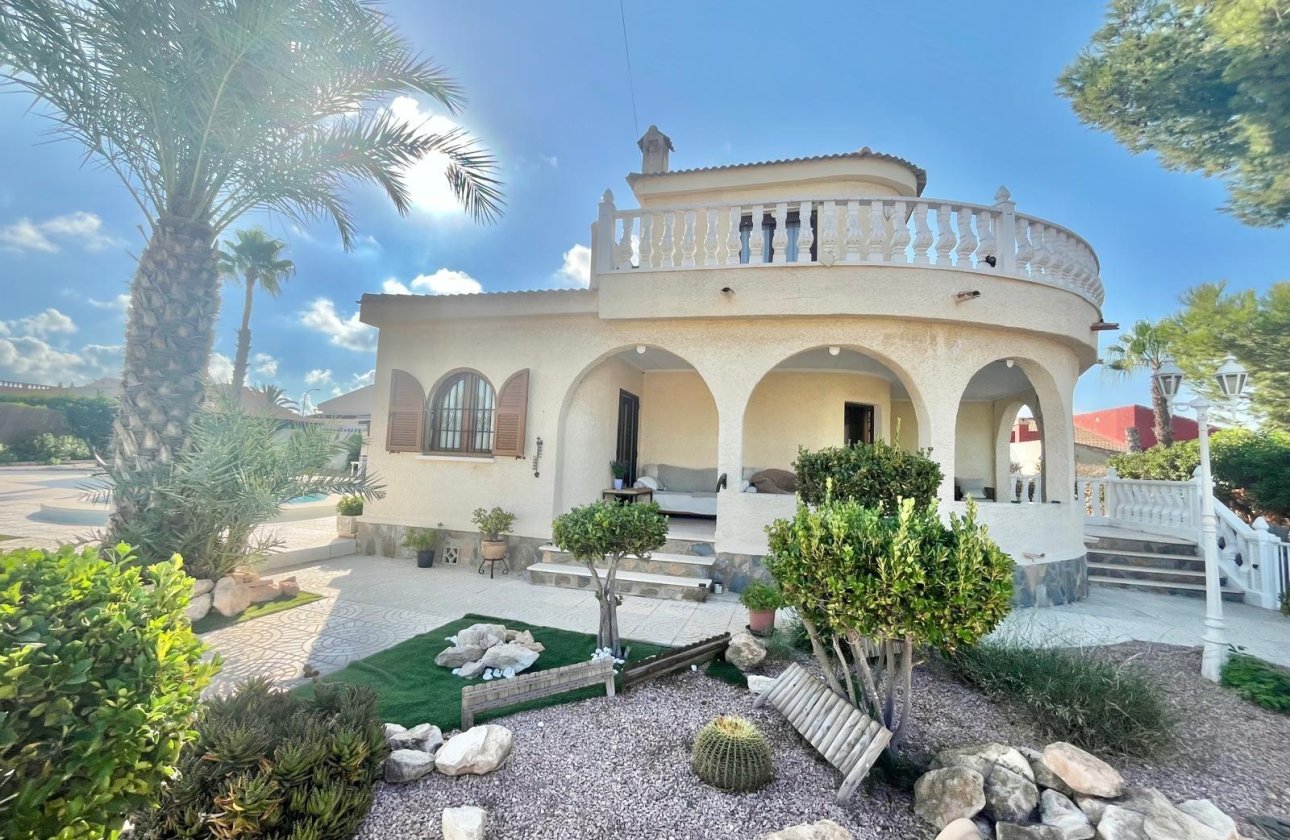 Resale - Villa -
Torrevieja - San Luis