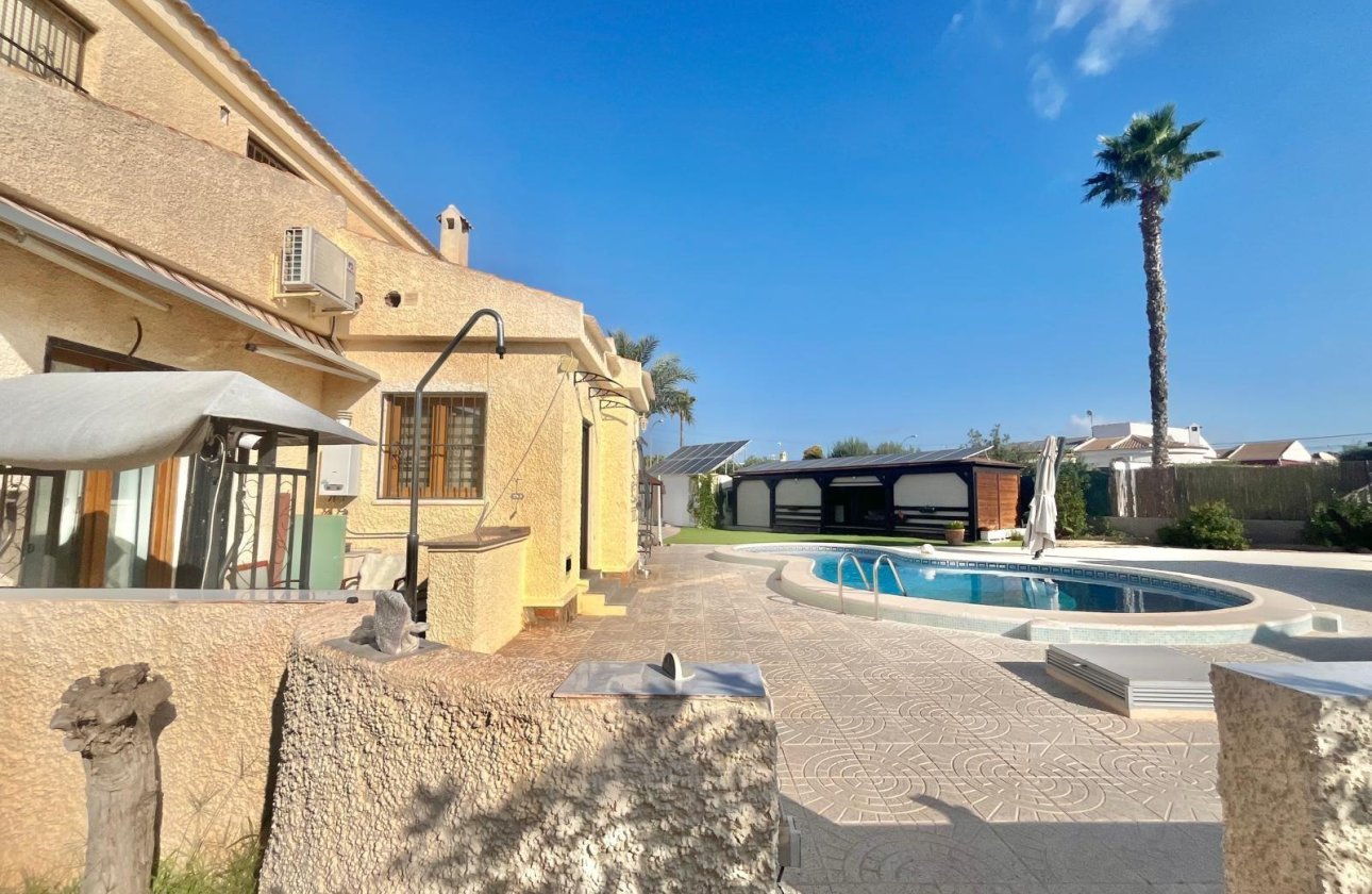 Resale - Villa -
Torrevieja - San Luis