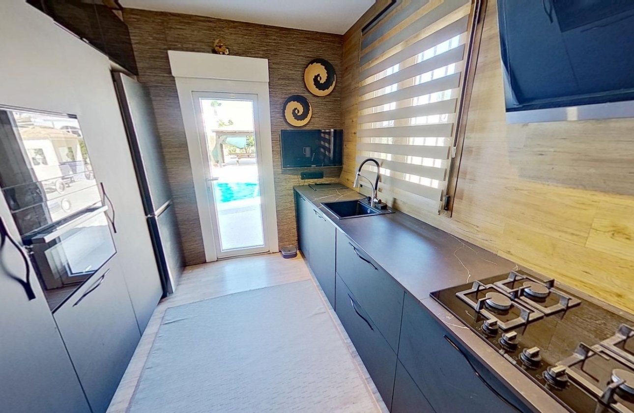 Resale - Villa -
Torrevieja - San Luis