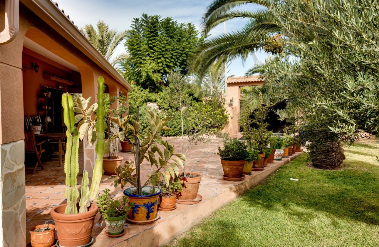 Resale - Villa -
Torrevieja - San Luis