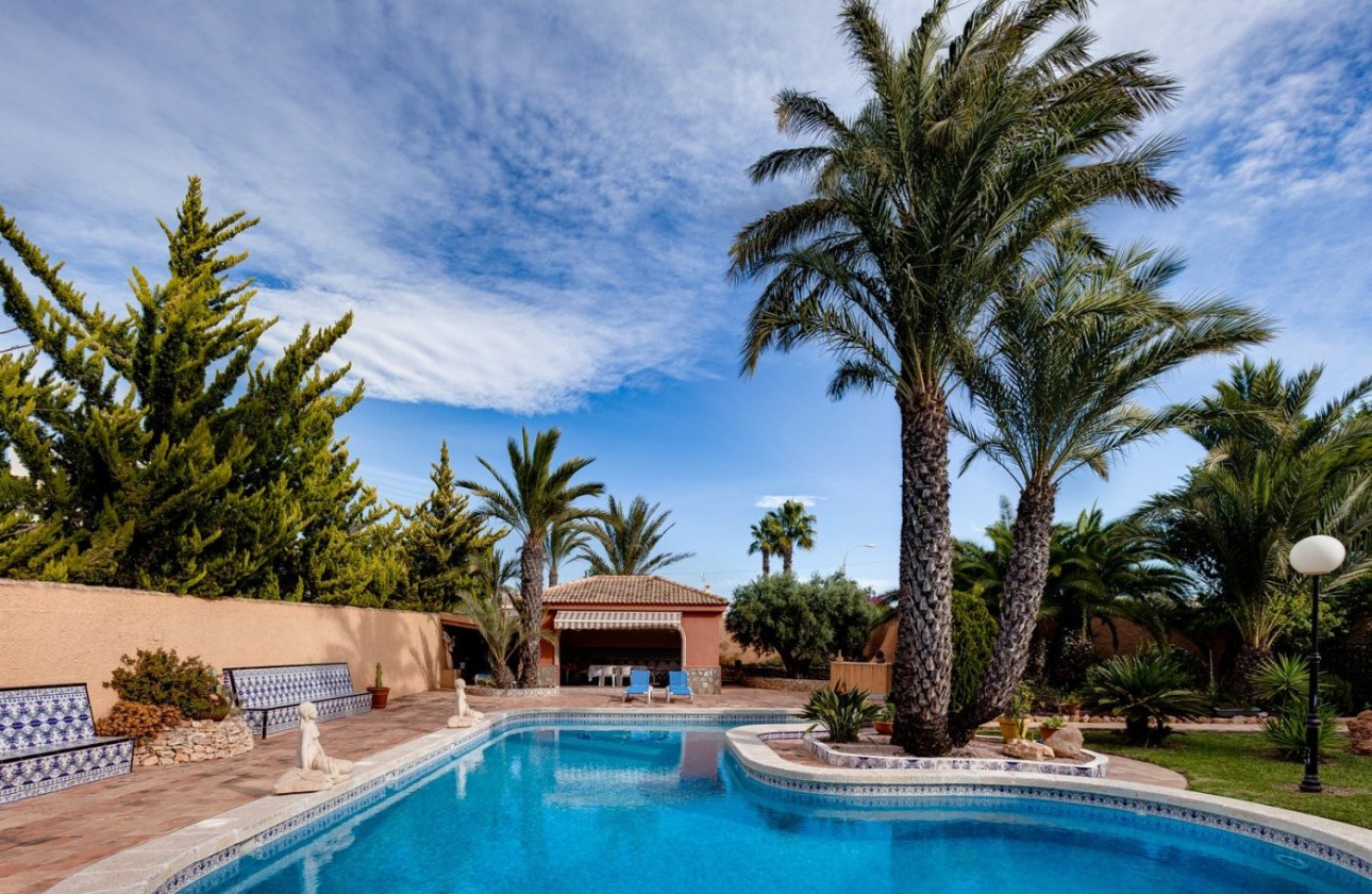 Resale - Villa -
Torrevieja - San Luis