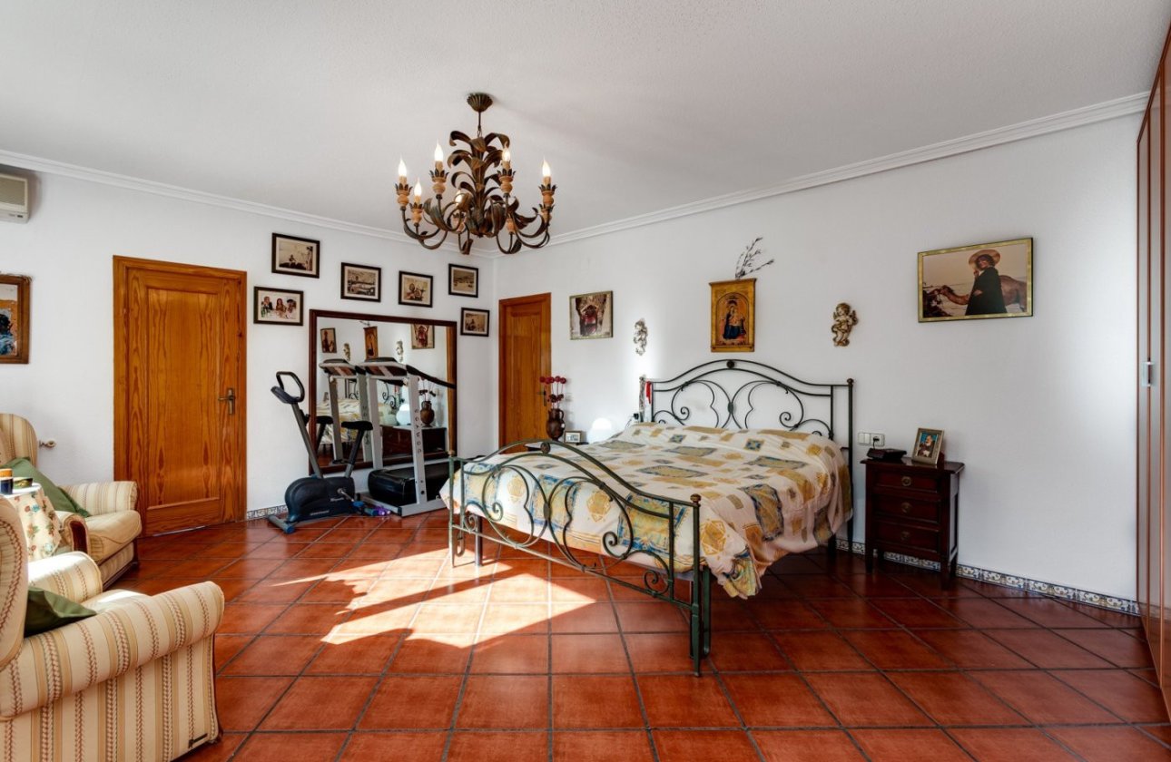 Resale - Villa -
Torrevieja - San Luis