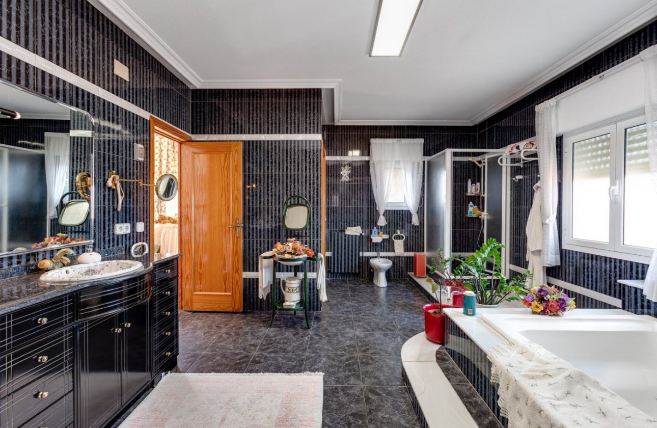 Resale - Villa -
Torrevieja - San Luis