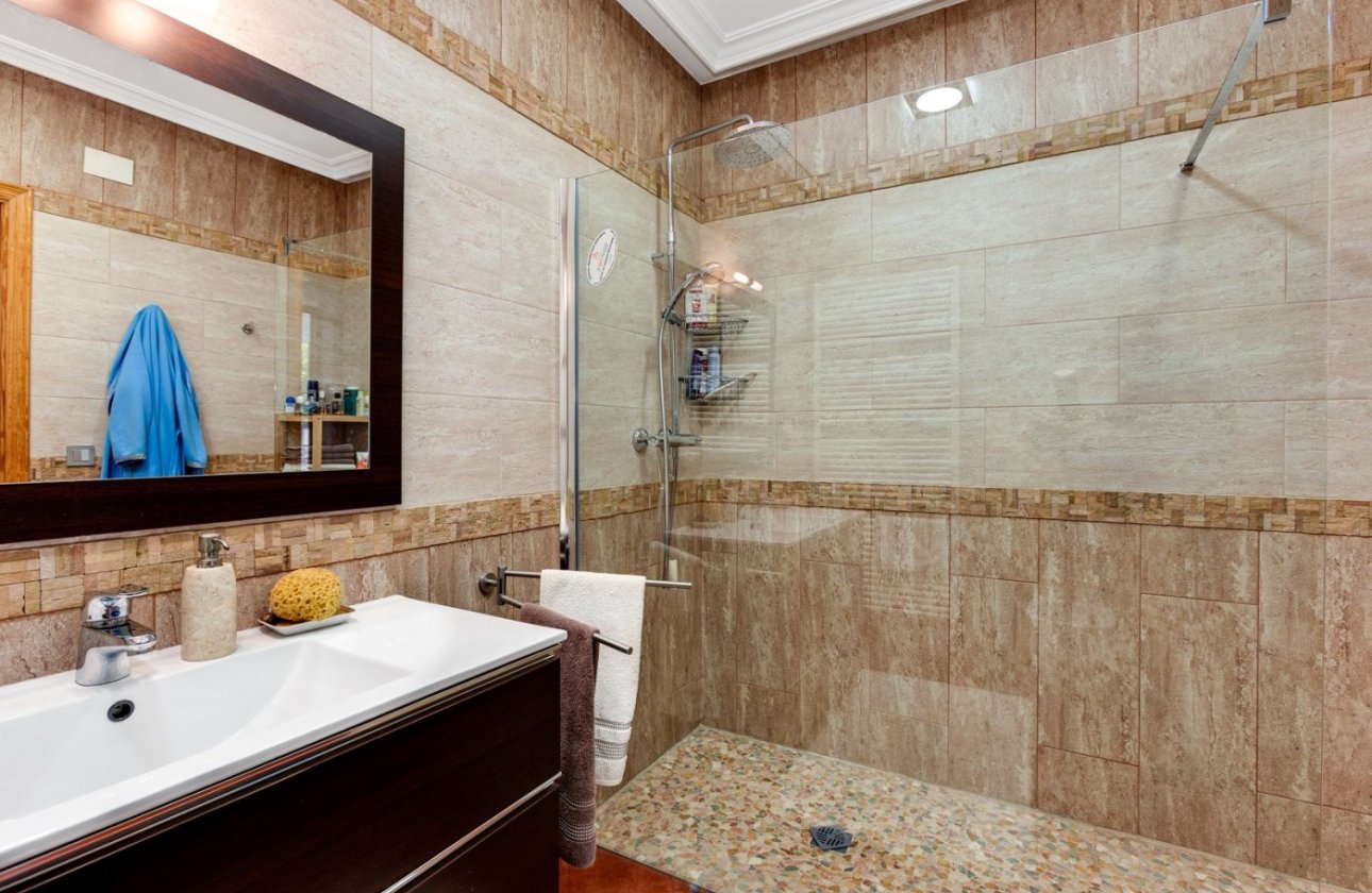 Resale - Villa -
Torrevieja - San Luis