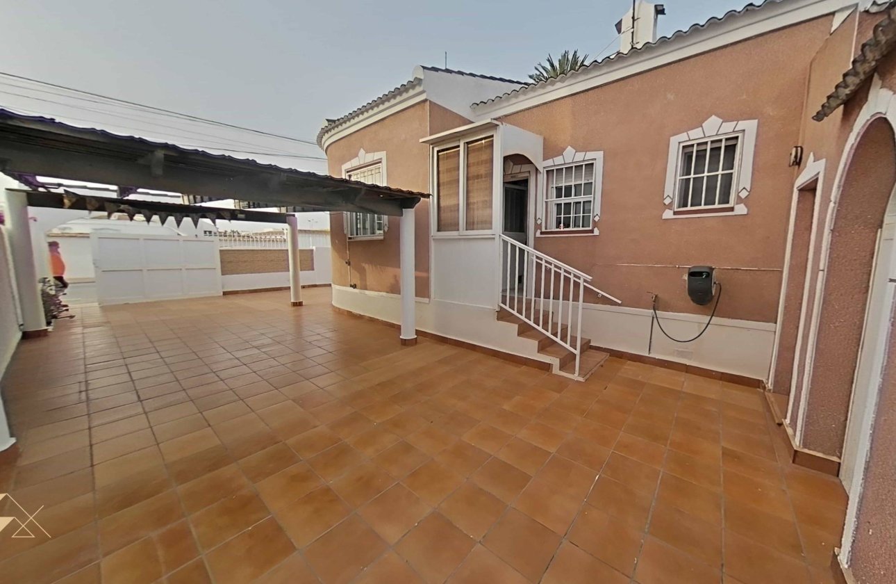 Resale - Villa -
Torrevieja - San Luis