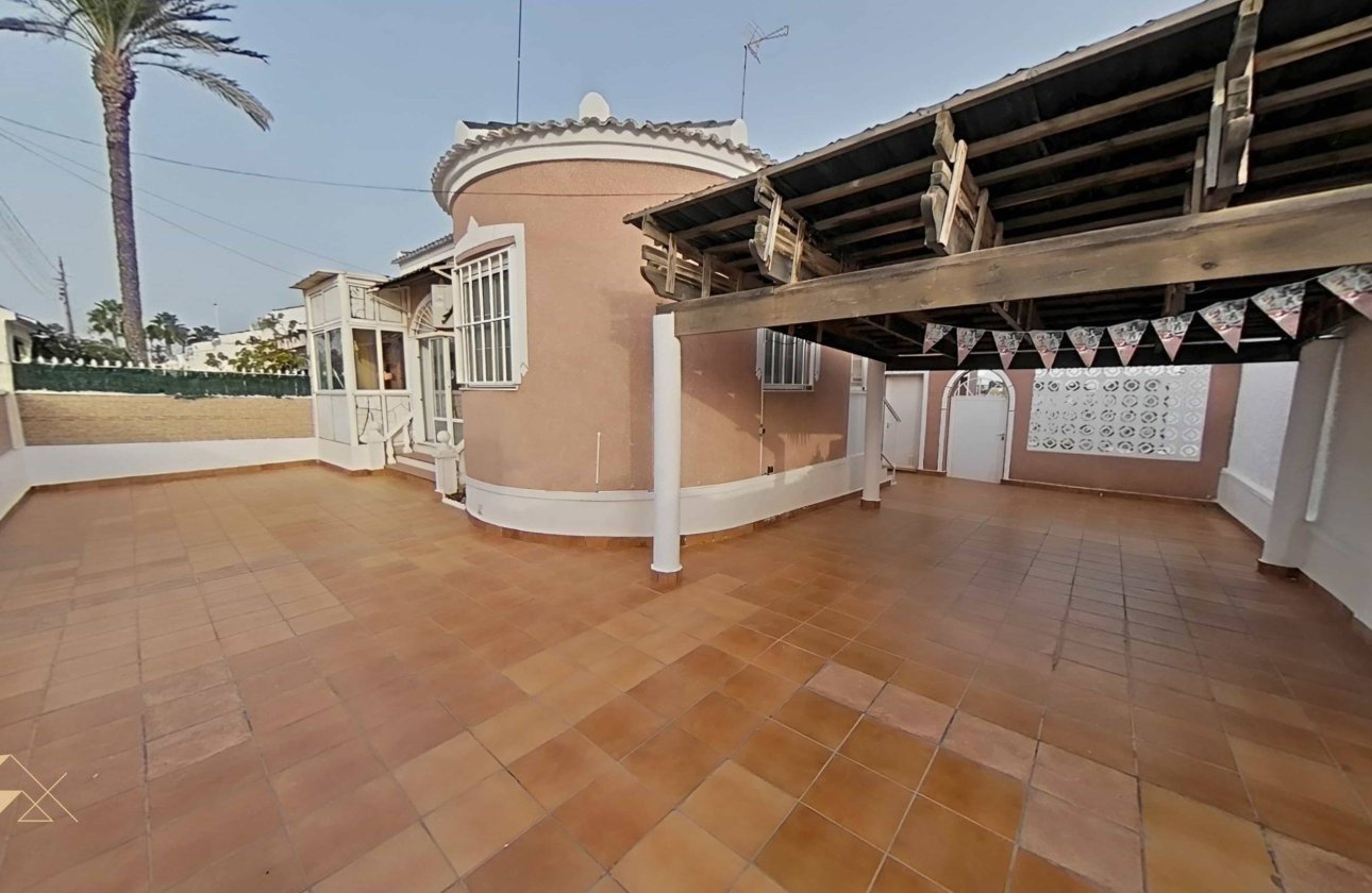 Resale - Villa -
Torrevieja - San Luis