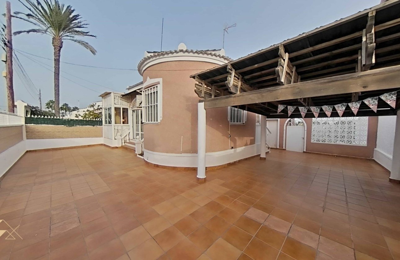 Resale - Villa -
Torrevieja - San Luis