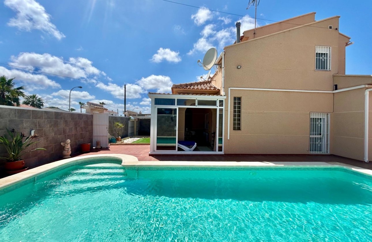 Resale - Villa -
Torrevieja - San Luis