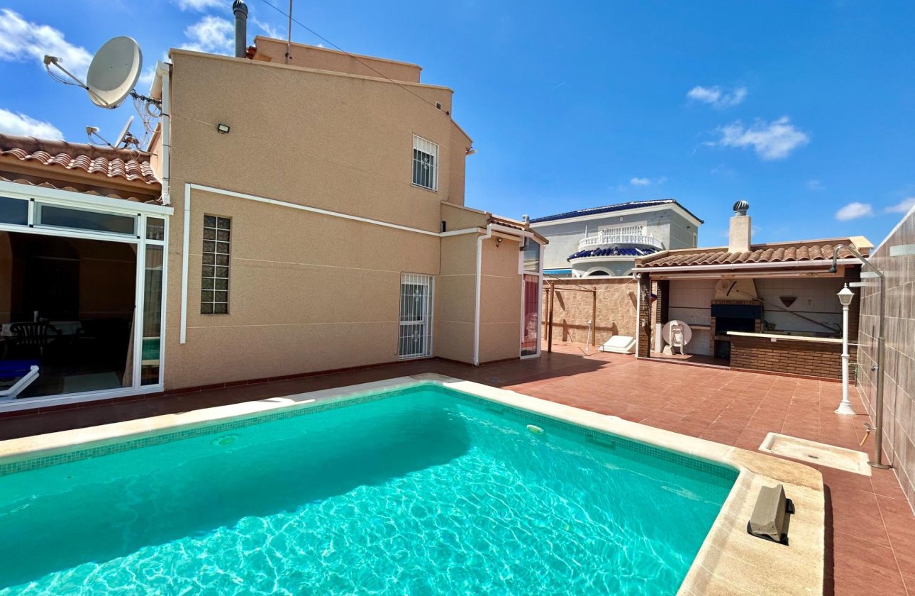Resale - Villa -
Torrevieja - San Luis