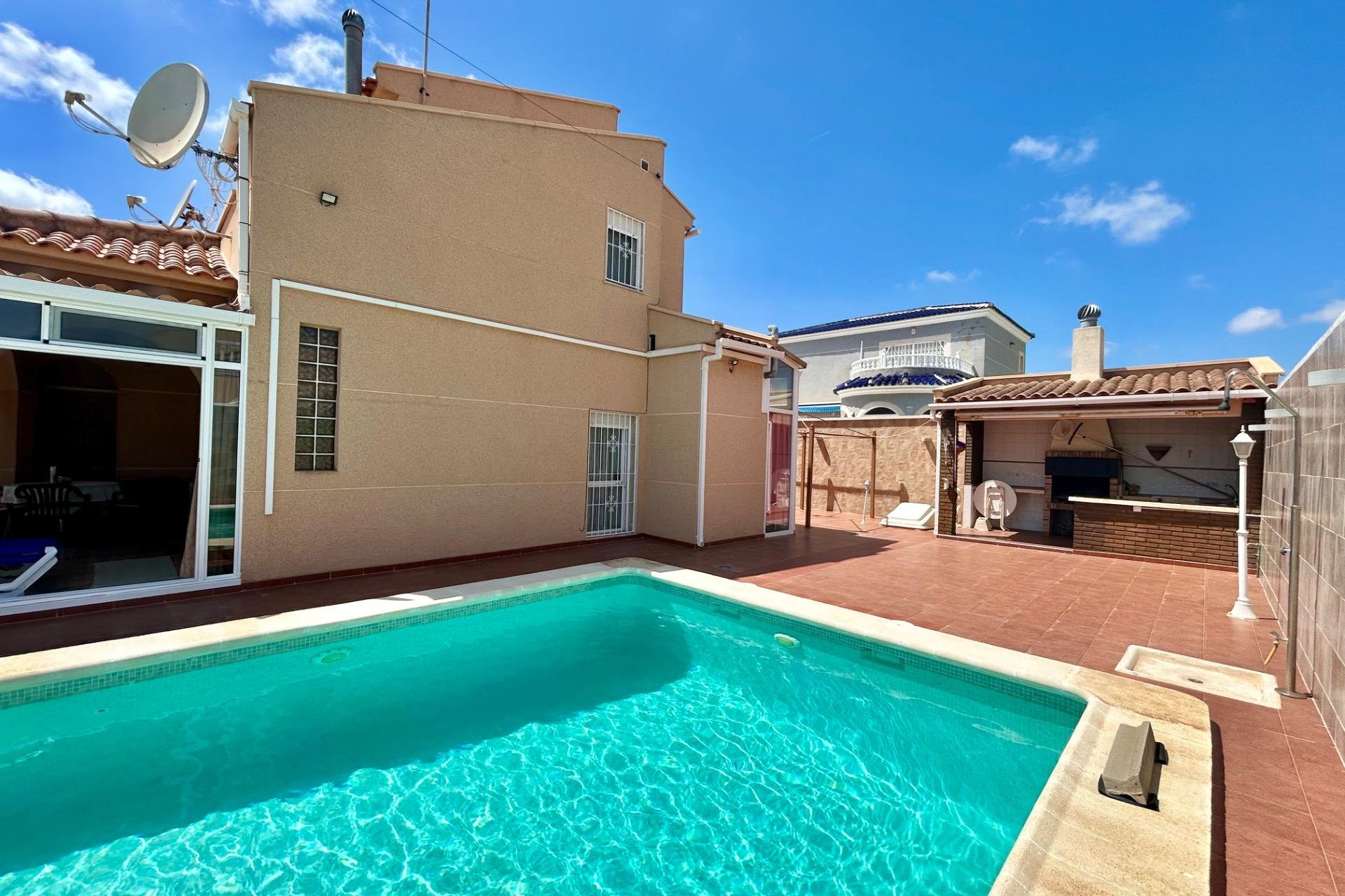 Resale - Villa -
Torrevieja - San Luis