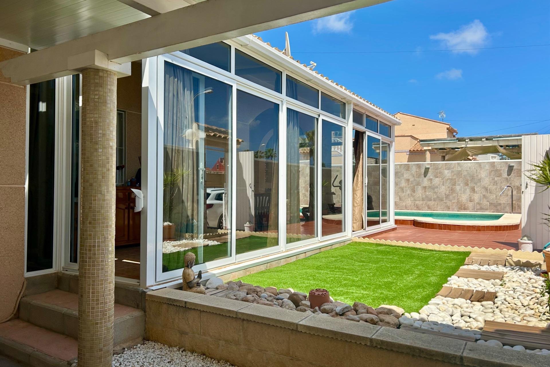 Resale - Villa -
Torrevieja - San Luis