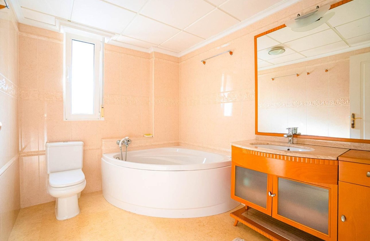 Resale - Villa -
Torrevieja - Torre La Mata