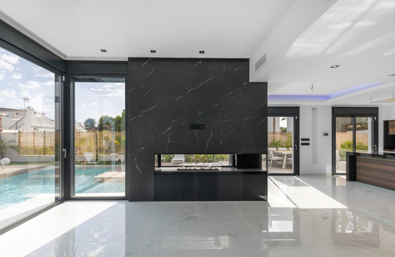 Resale - Villa -
Torrevieja - Torreta Florida