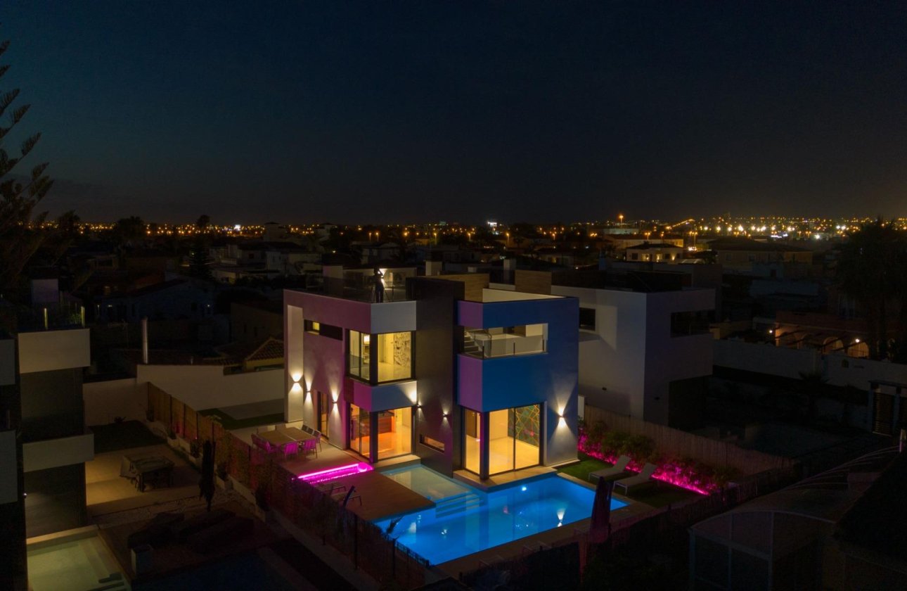 Resale - Villa -
Torrevieja - Torreta Florida