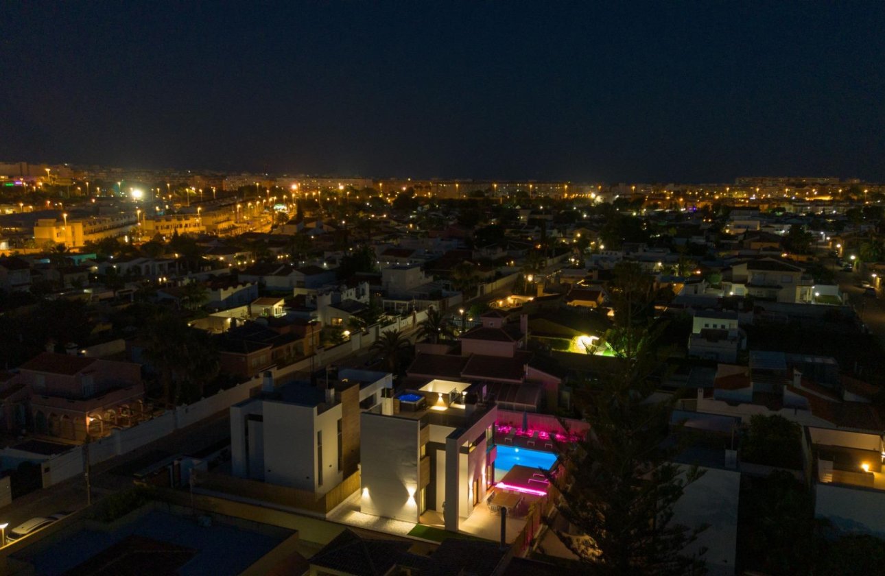 Resale - Villa -
Torrevieja - Torreta Florida