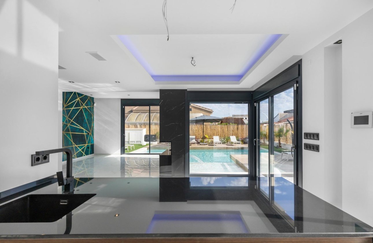 Resale - Villa -
Torrevieja - Torreta Florida