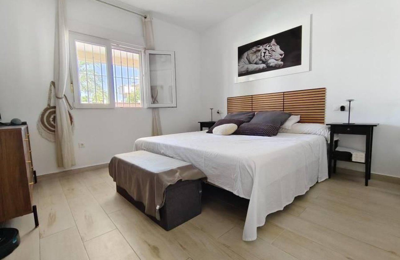 Resale - Villa -
Torrevieja - Torreta Florida