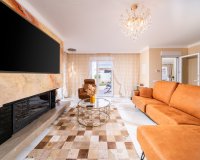 Resale - Villa -
Torrevieja - Torreta