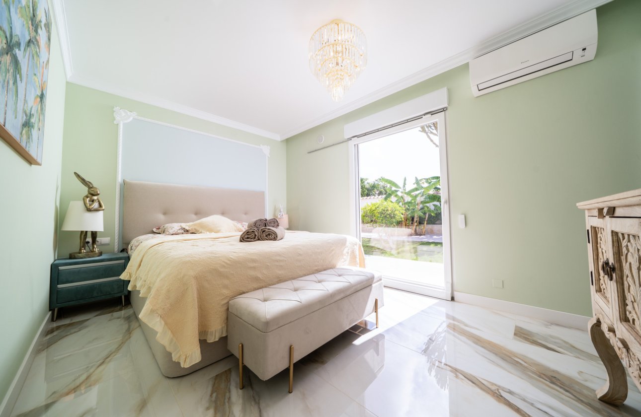 Resale - Villa -
Torrevieja - Torreta