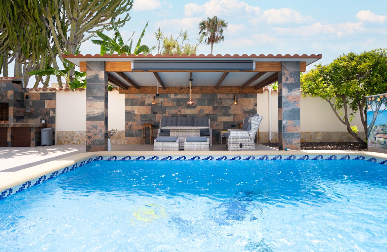 Resale - Villa -
Torrevieja - Torreta