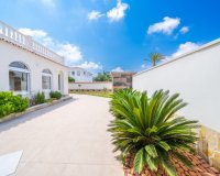 Resale - Villa -
Torrevieja - Torreta