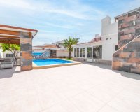 Resale - Villa -
Torrevieja - Torreta