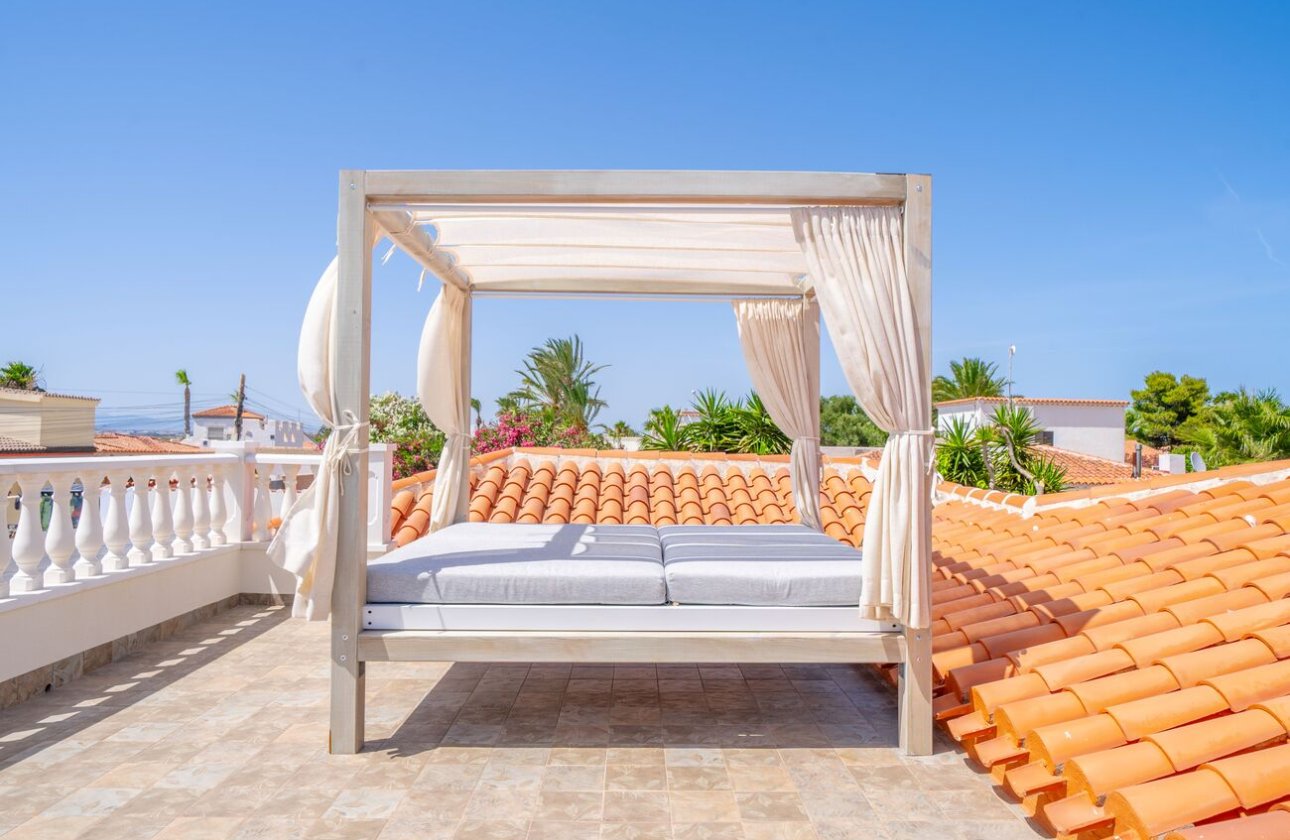 Resale - Villa -
Torrevieja - Torreta