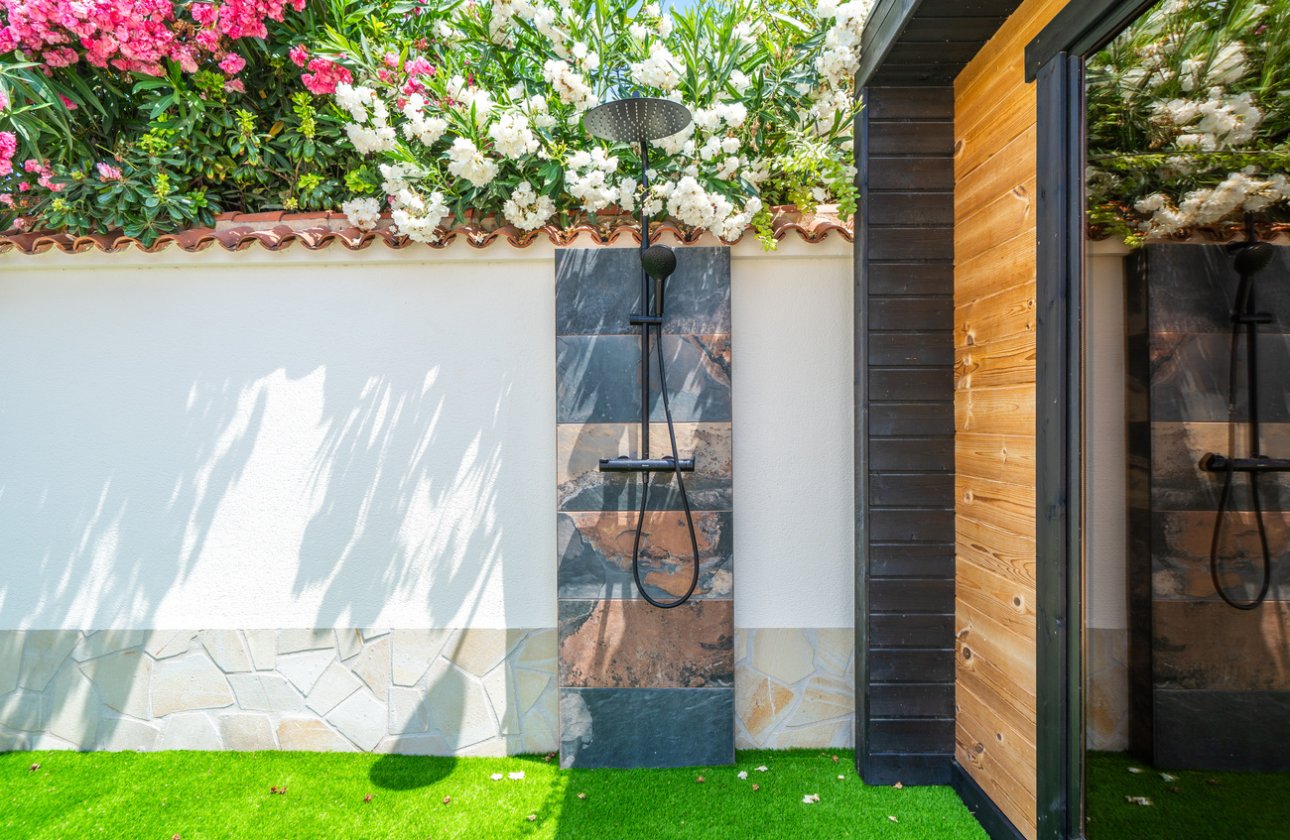 Resale - Villa -
Torrevieja - Torreta