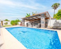 Resale - Villa -
Torrevieja - Torreta