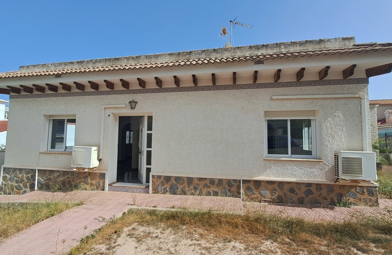 Resale - Villa -
Villamartin - Costa Blanca