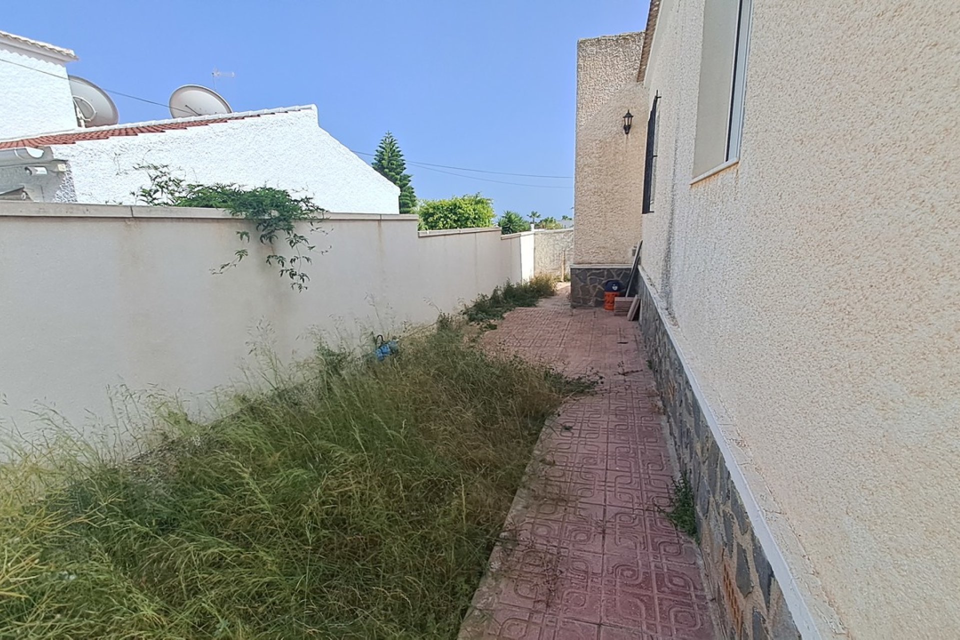 Resale - Villa -
Villamartin - Costa Blanca