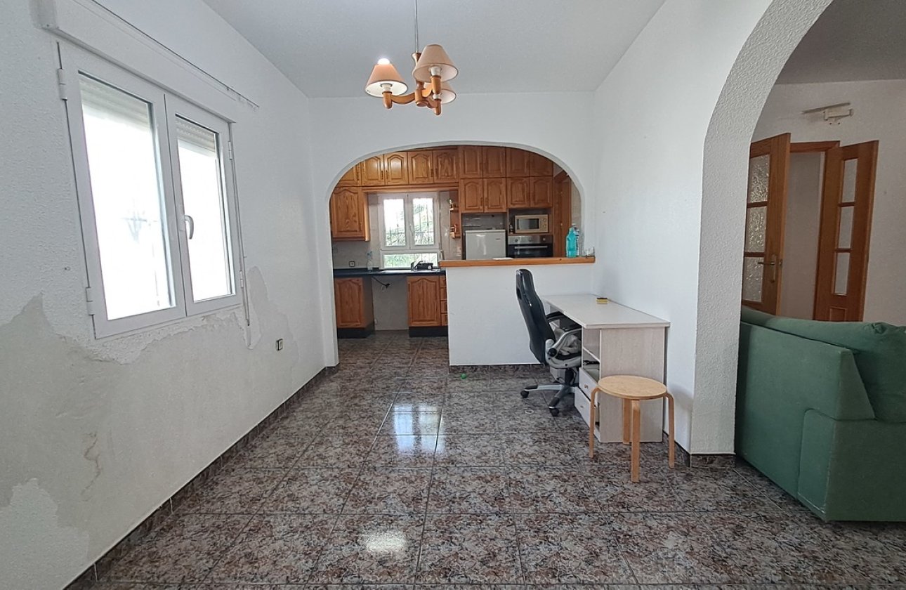 Resale - Villa -
Villamartin - Costa Blanca