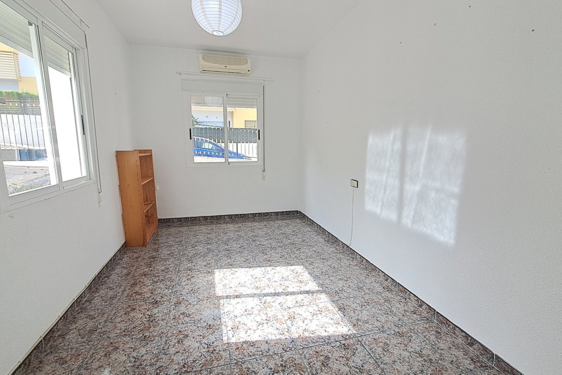 Resale - Villa -
Villamartin - Costa Blanca