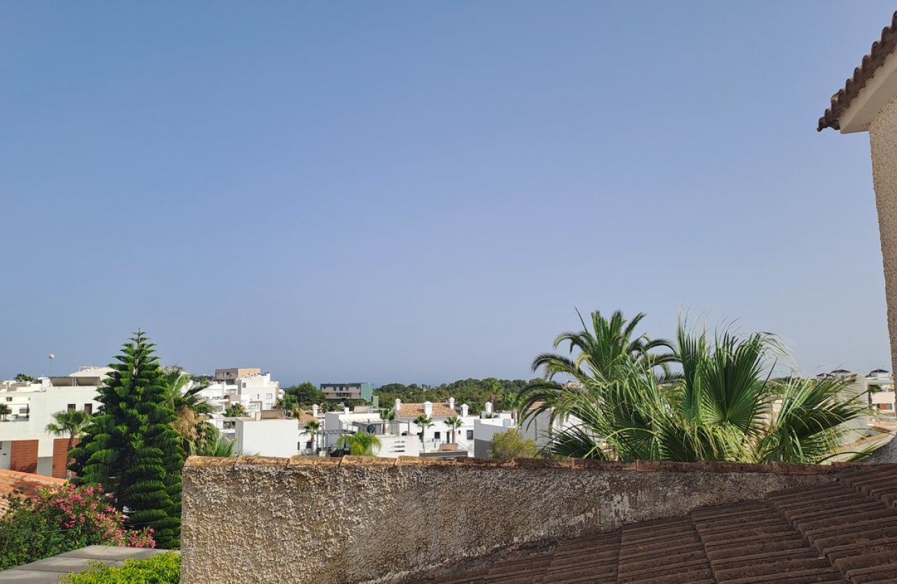 Resale - Villa -
Villamartin - Costa Blanca