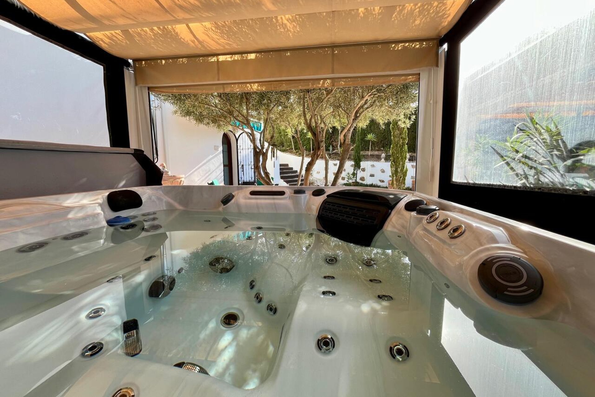 Resale - Villa -
Villamartin - Costa Blanca