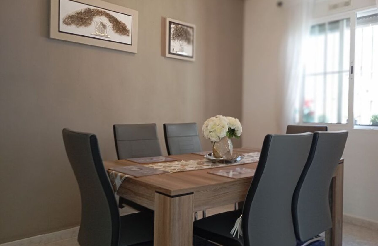 Resale - Villa -
Villamartin - Costa Blanca