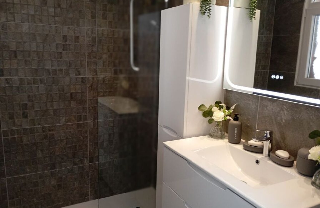 Resale - Villa -
Villamartin - Costa Blanca