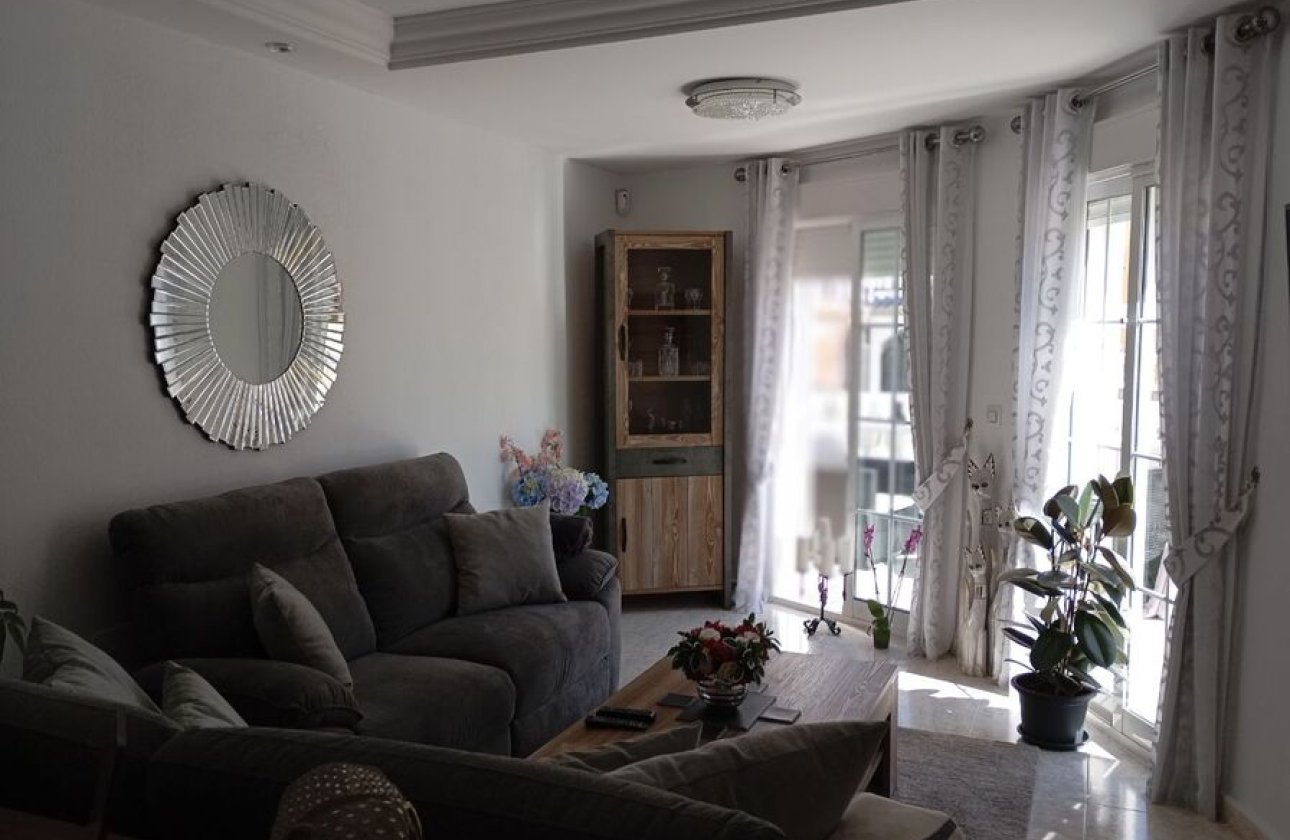 Resale - Villa -
Villamartin - Costa Blanca