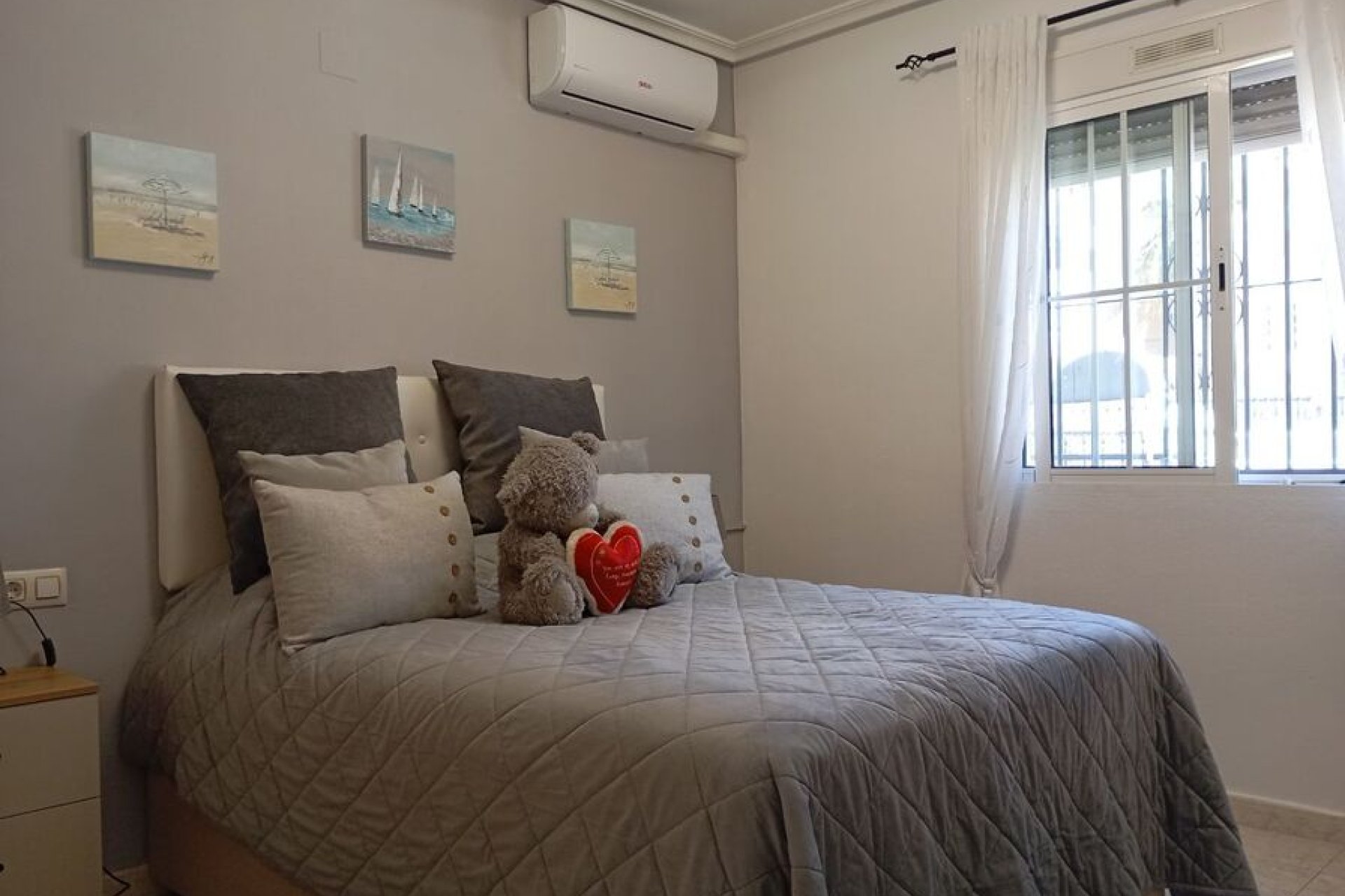 Resale - Villa -
Villamartin - Costa Blanca