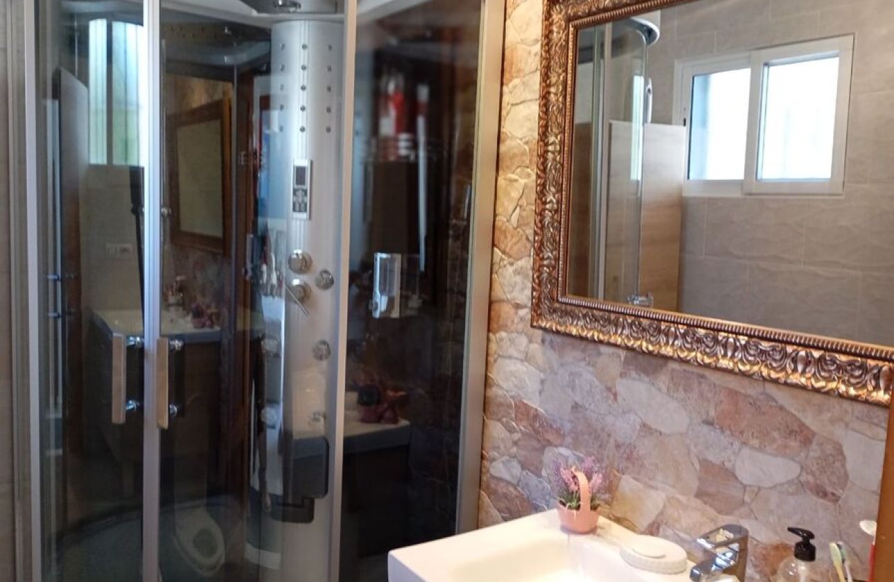 Resale - Villa -
Villamartin - Costa Blanca